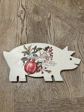 Decorative Wooden Pig Cutting Board